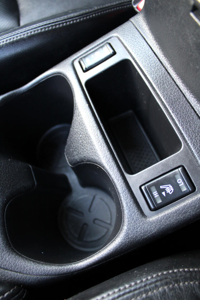 Vehicle image 25 of 33
