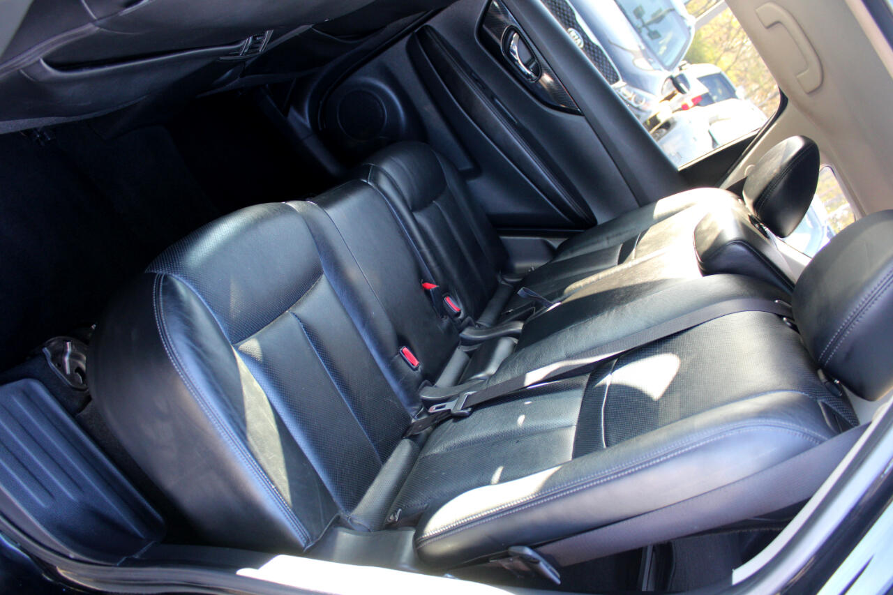 Vehicle image 18 of 33