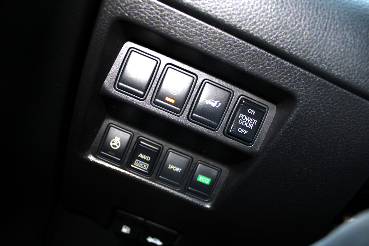 Vehicle image 31 of 33