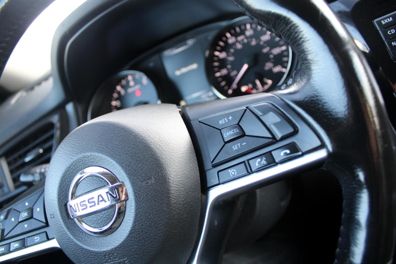 Vehicle image 29 of 33
