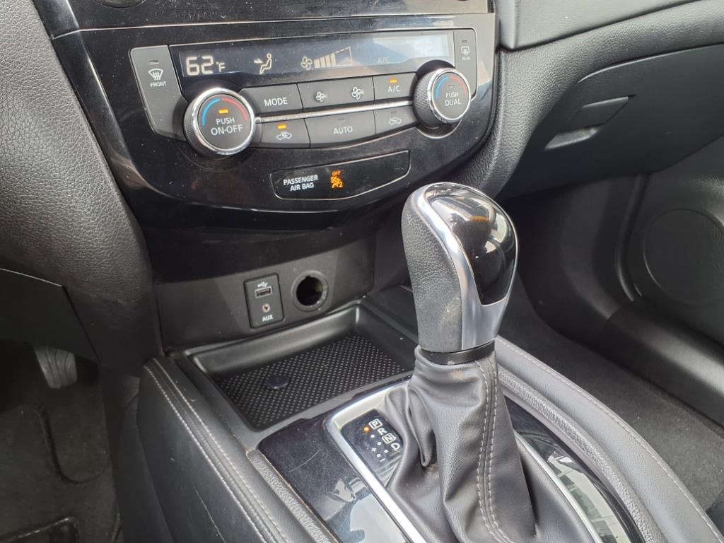 Vehicle image 16 of 25