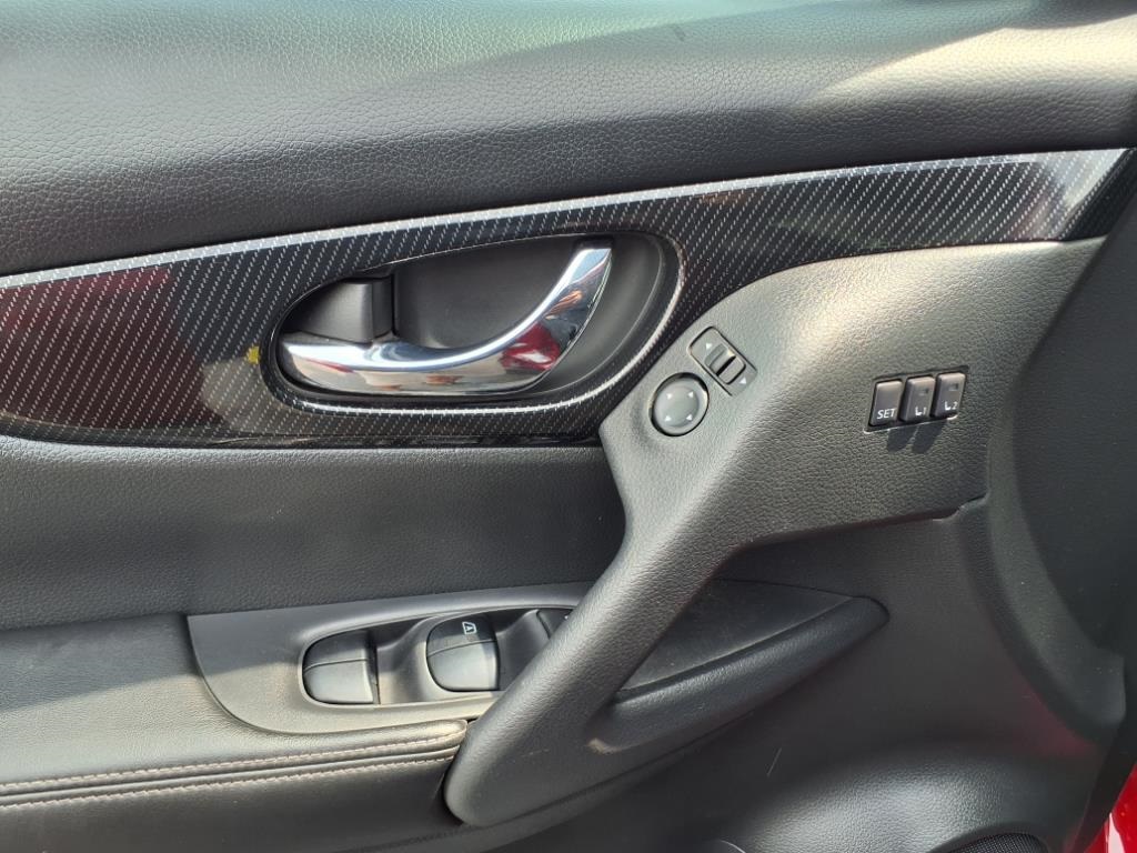 Vehicle image 12 of 25