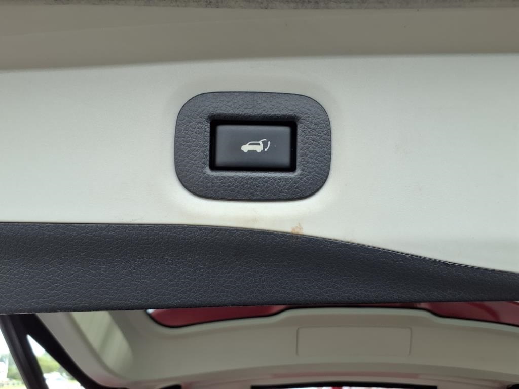 Vehicle image 10 of 25