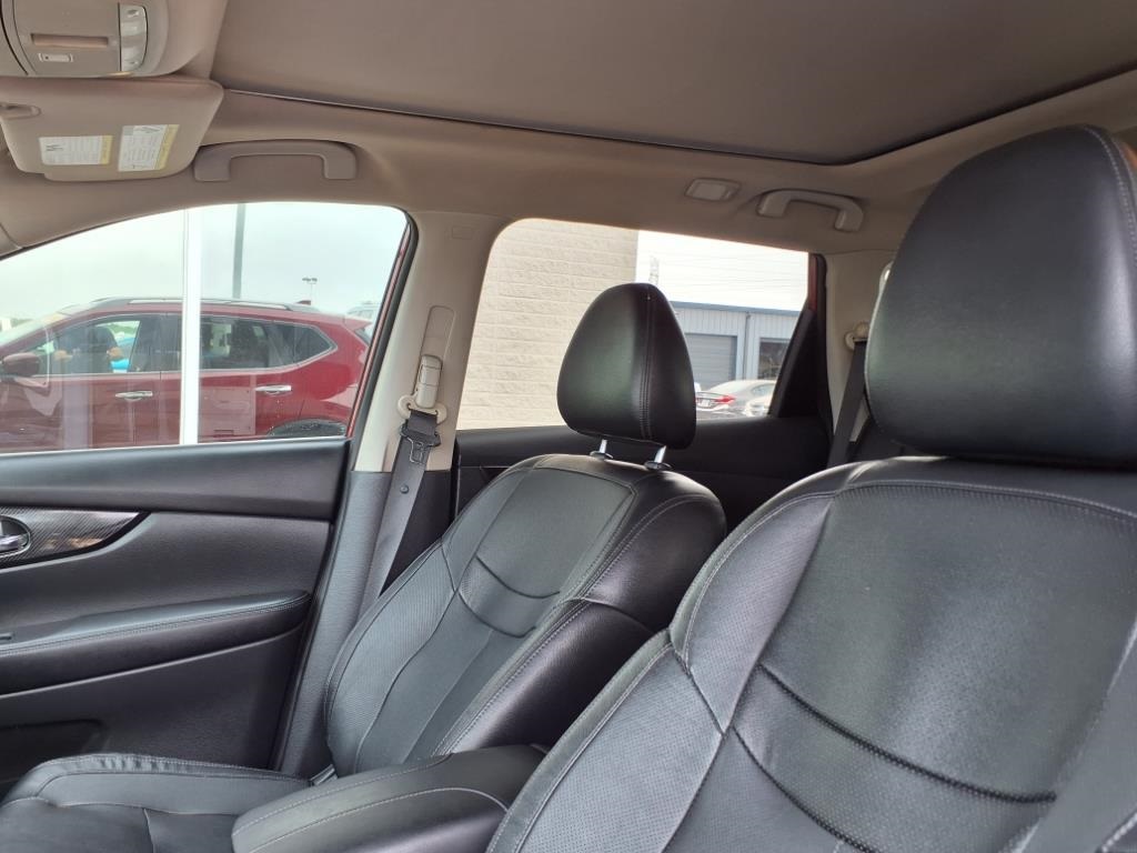 Vehicle image 19 of 25