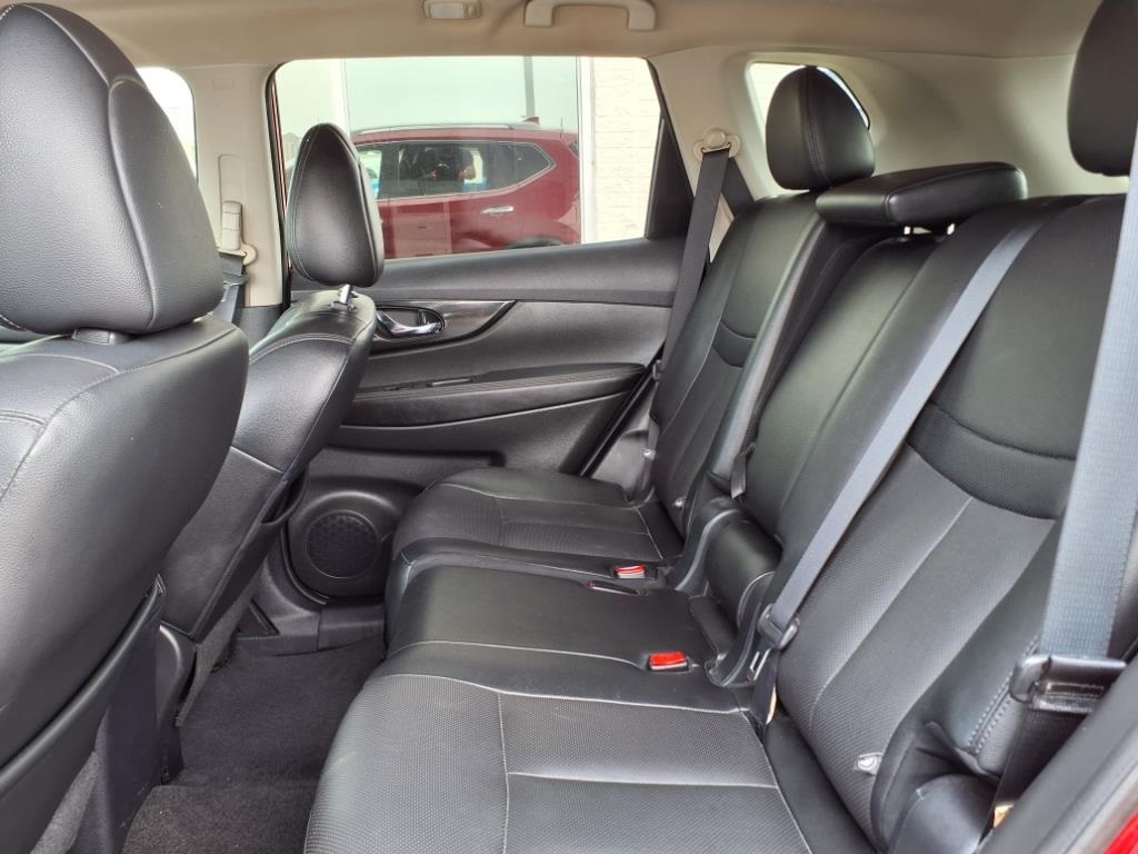 Vehicle image 21 of 25