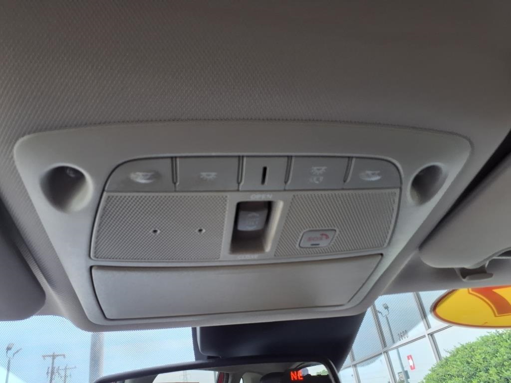 Vehicle image 17 of 25