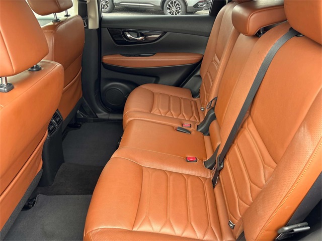 Vehicle image 18 of 42