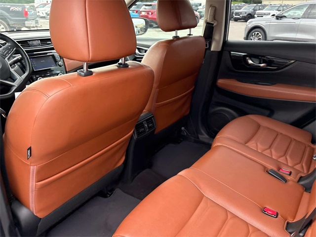 Vehicle image 17 of 42