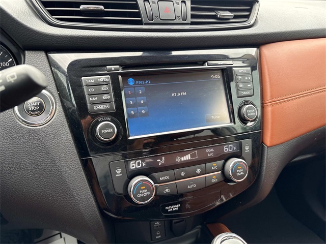 Vehicle image 32 of 42