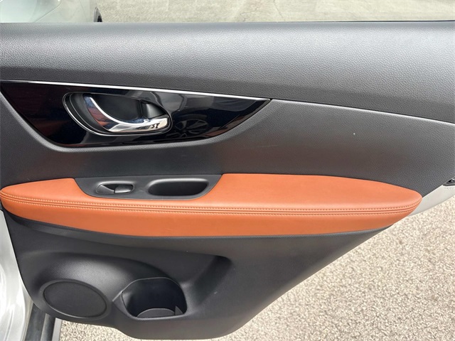 Vehicle image 20 of 42