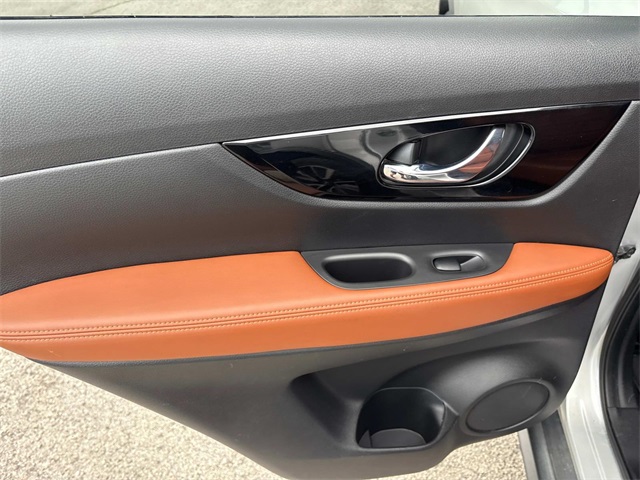 Vehicle image 19 of 42