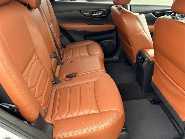 Vehicle image 21 of 42