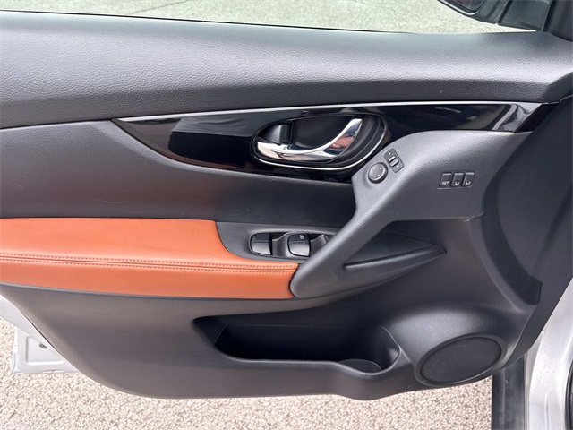Vehicle image 24 of 42