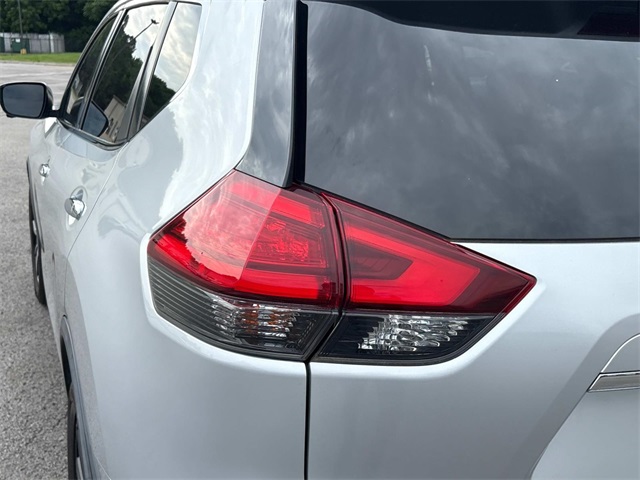 Vehicle image 11 of 42