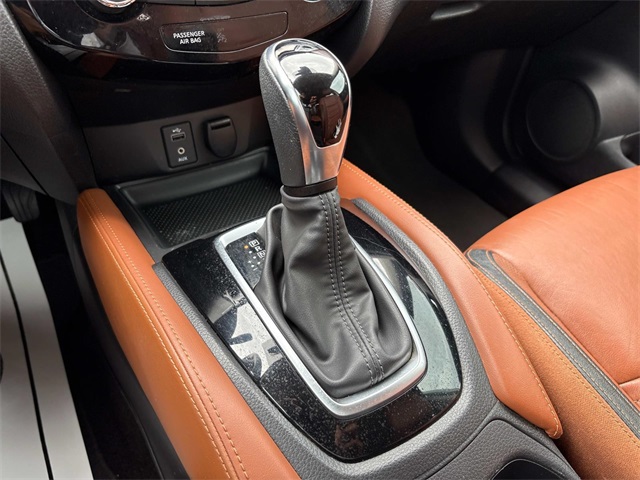 Vehicle image 33 of 42