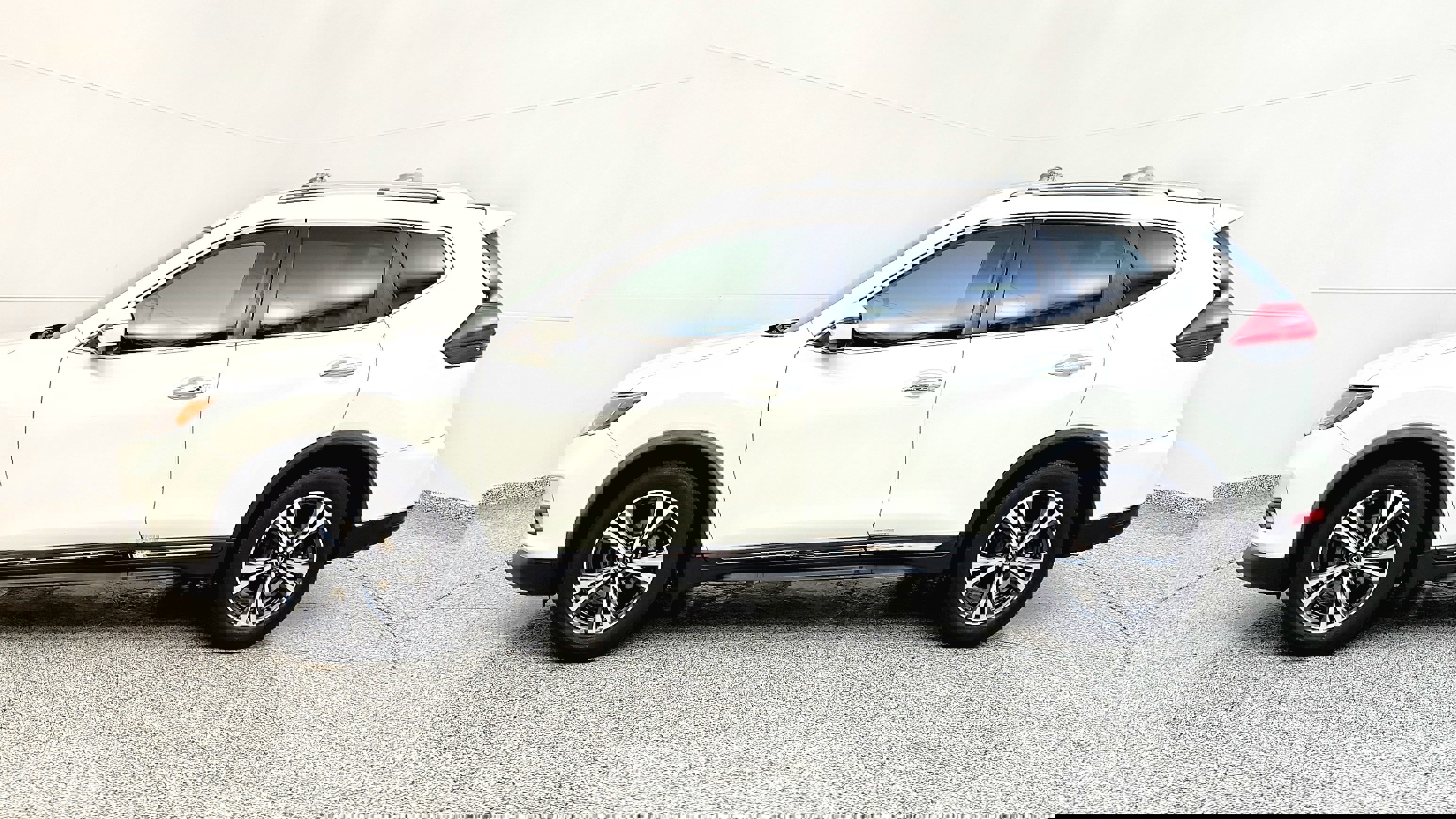 Vehicle image 19 of 33