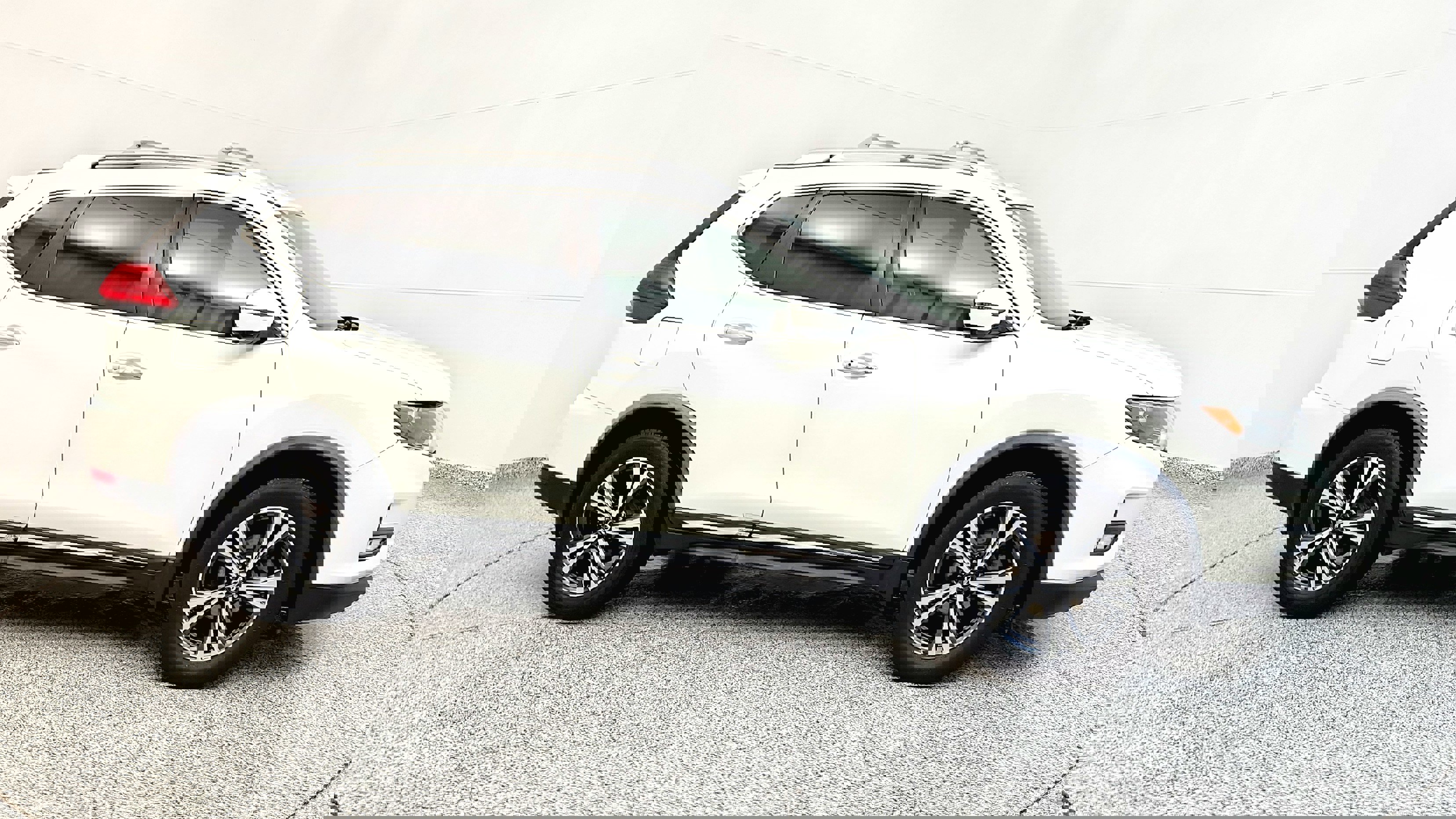 Vehicle image 7 of 33