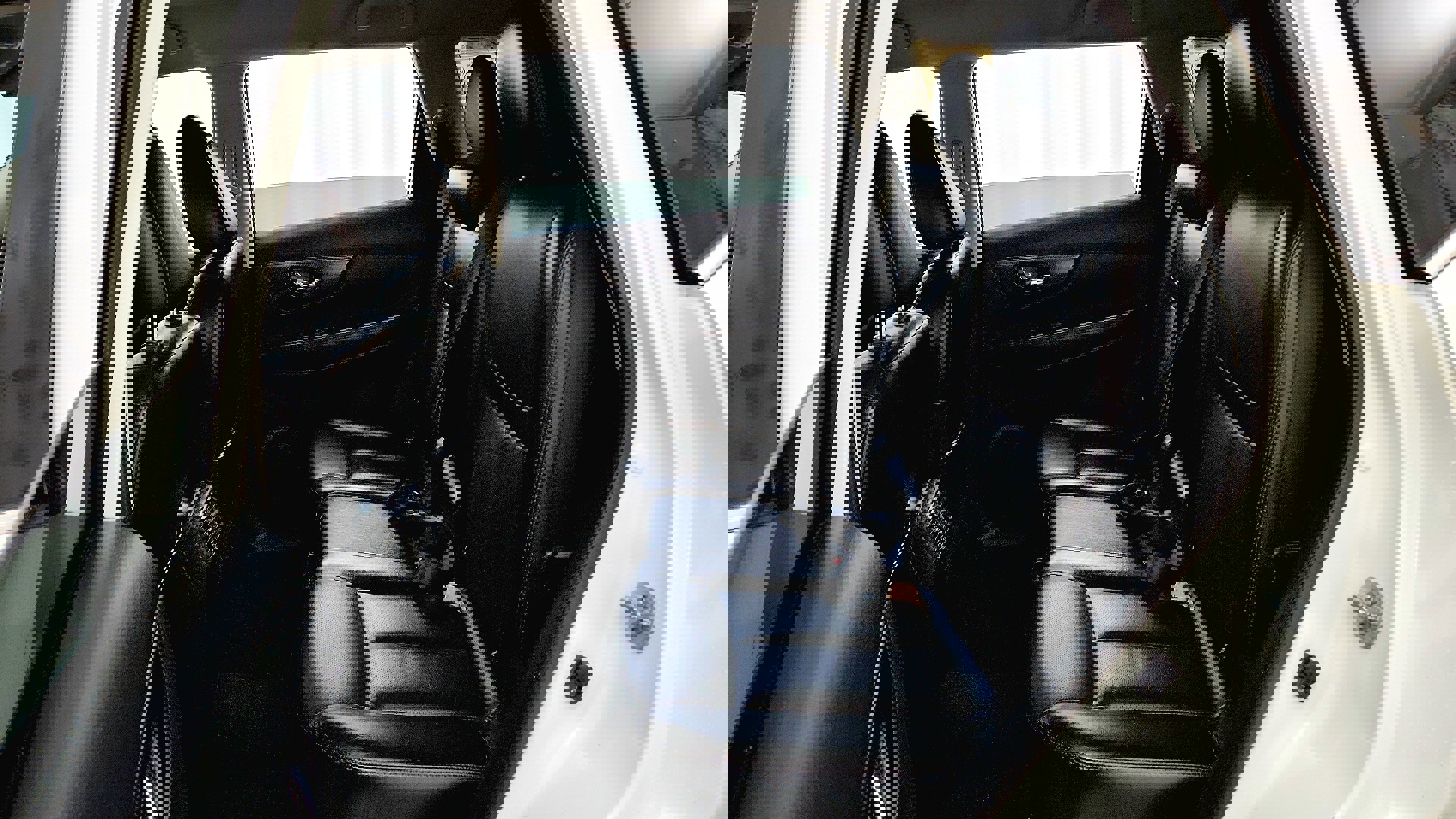 Vehicle image 28 of 33