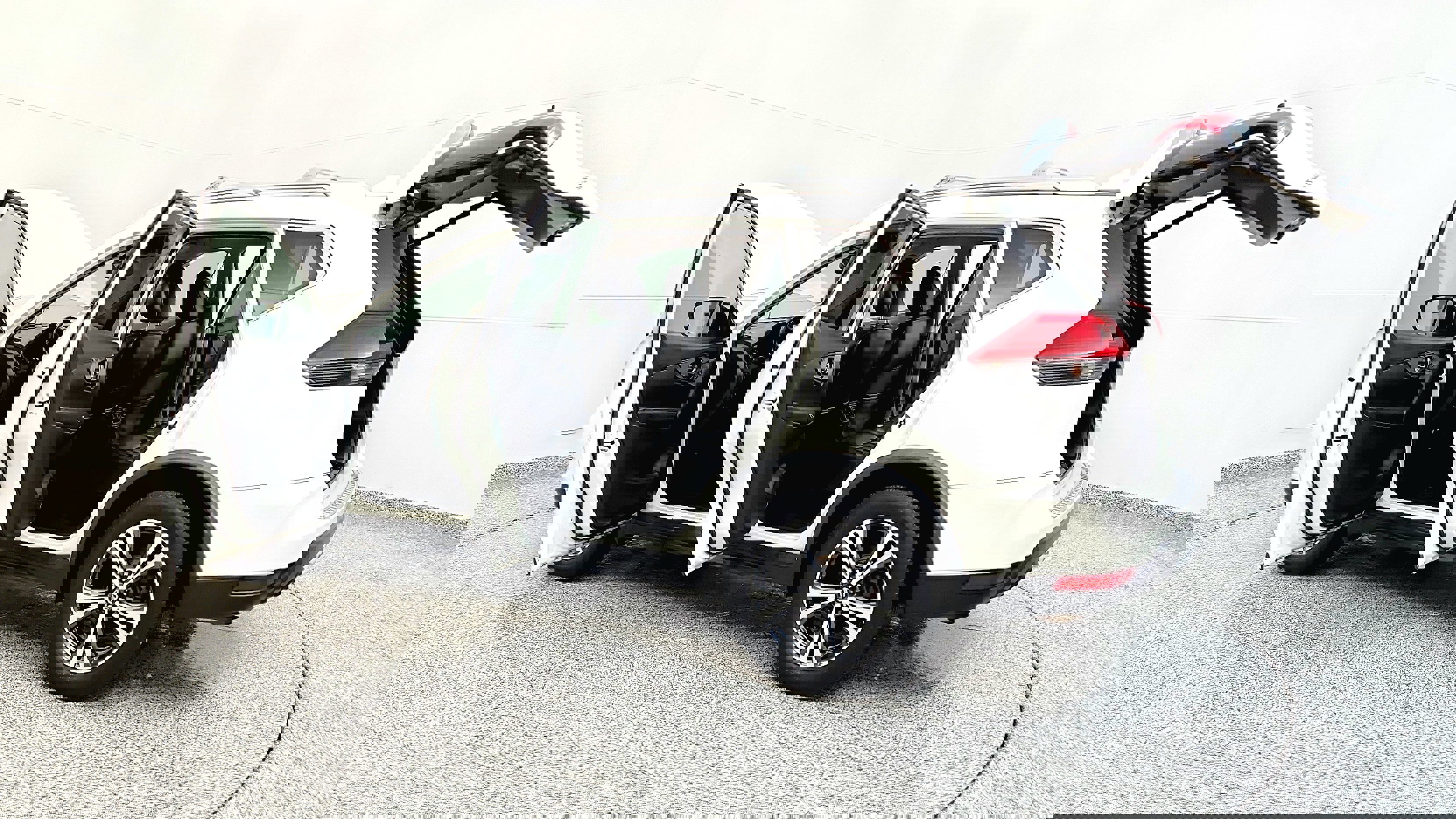 Vehicle image 20 of 33