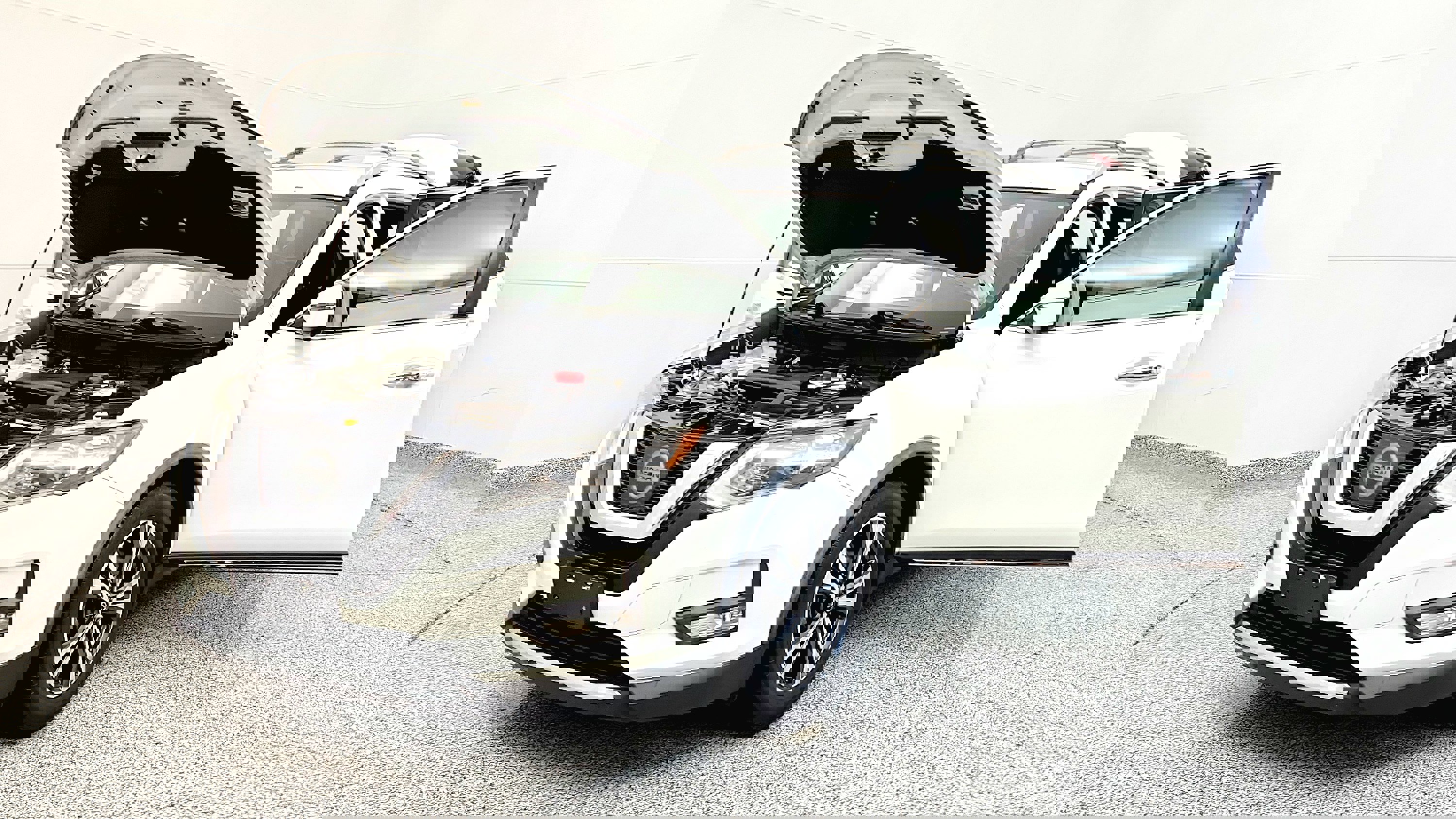 Vehicle image 4 of 33