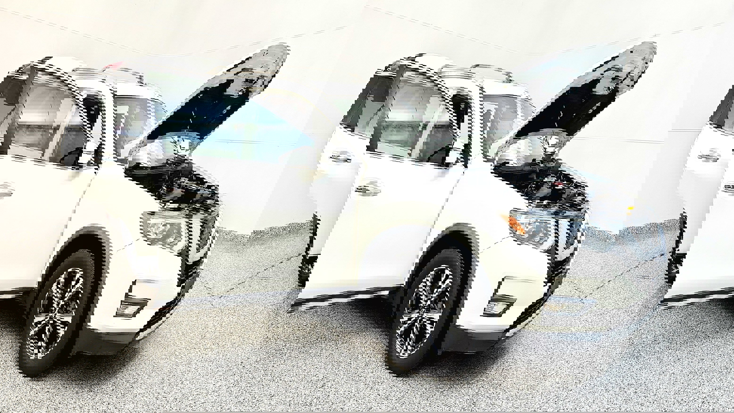 Vehicle image 10 of 33