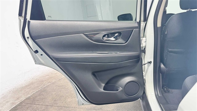 Vehicle image 22 of 30