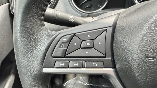 Vehicle image 24 of 30