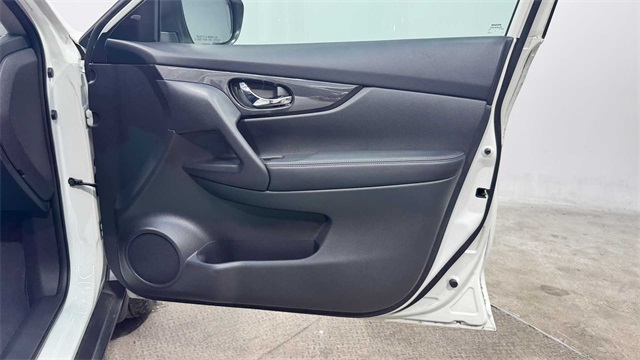 Vehicle image 27 of 30