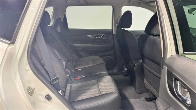 Vehicle image 13 of 30