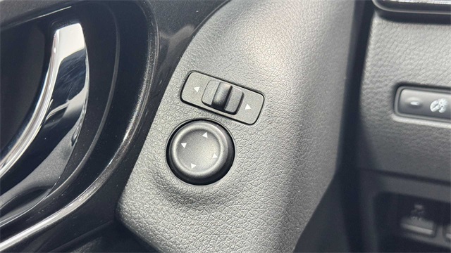 Vehicle image 26 of 30
