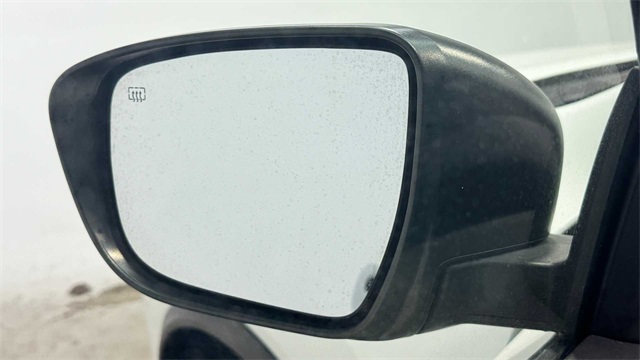Vehicle image 28 of 30