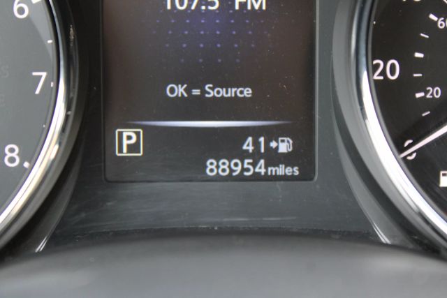 Vehicle image 26 of 42