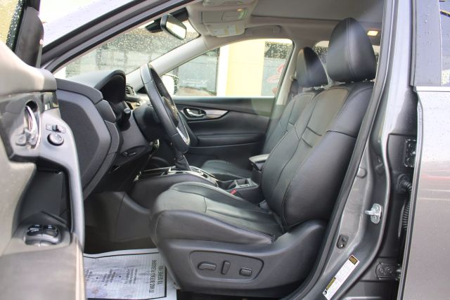 Vehicle image 10 of 42