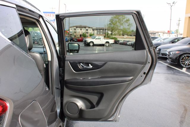 Vehicle image 29 of 42