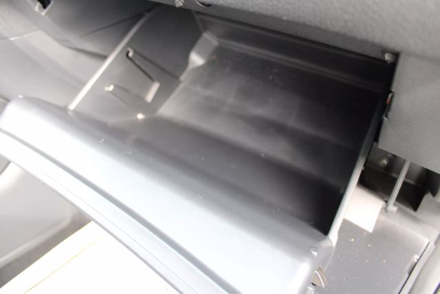 Vehicle image 33 of 42