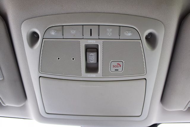 Vehicle image 21 of 42