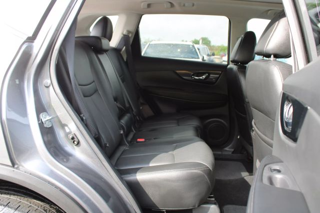 Vehicle image 30 of 42