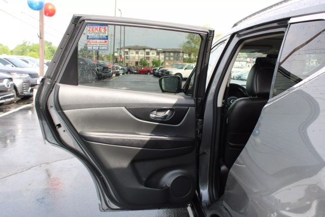 Vehicle image 27 of 42