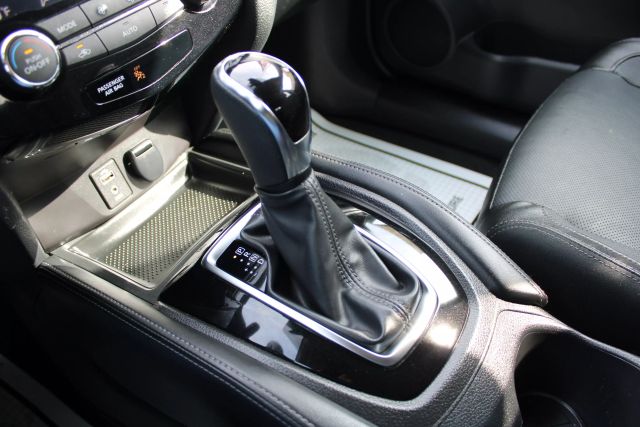 Vehicle image 17 of 42