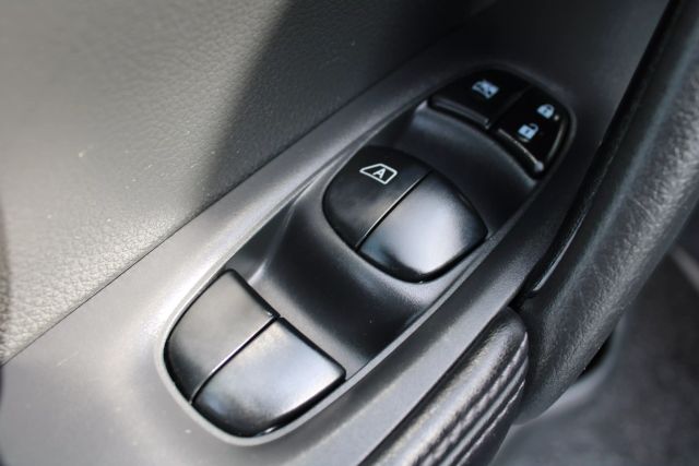 Vehicle image 8 of 42
