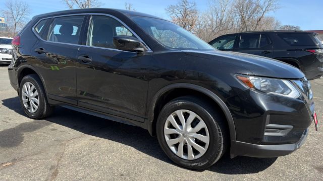 2017 Nissan Rogue S Image 1 of 31