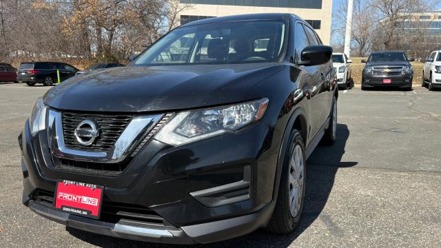 2017 Nissan Rogue S Image 2 of 31