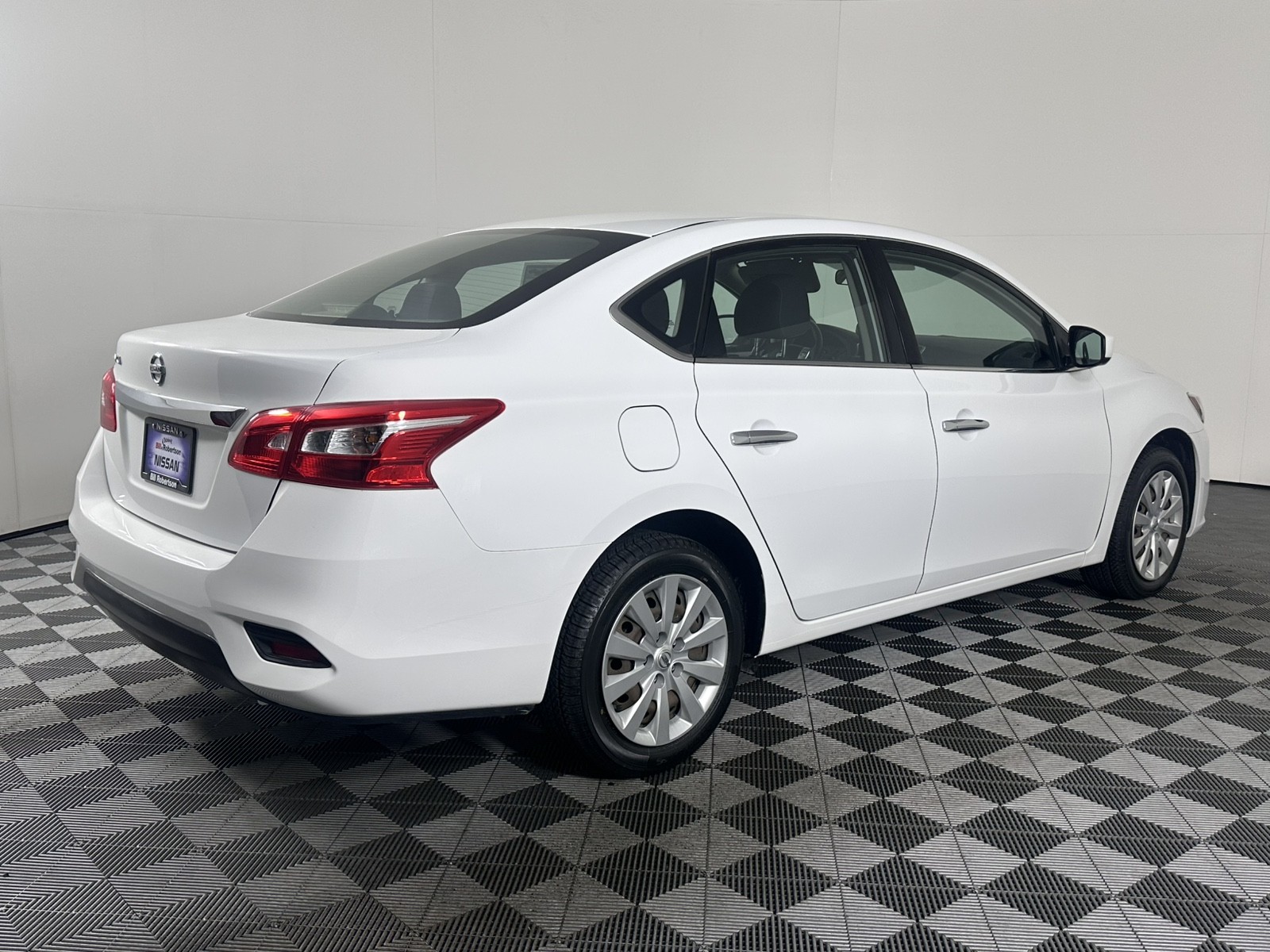 Vehicle image 4 of 26