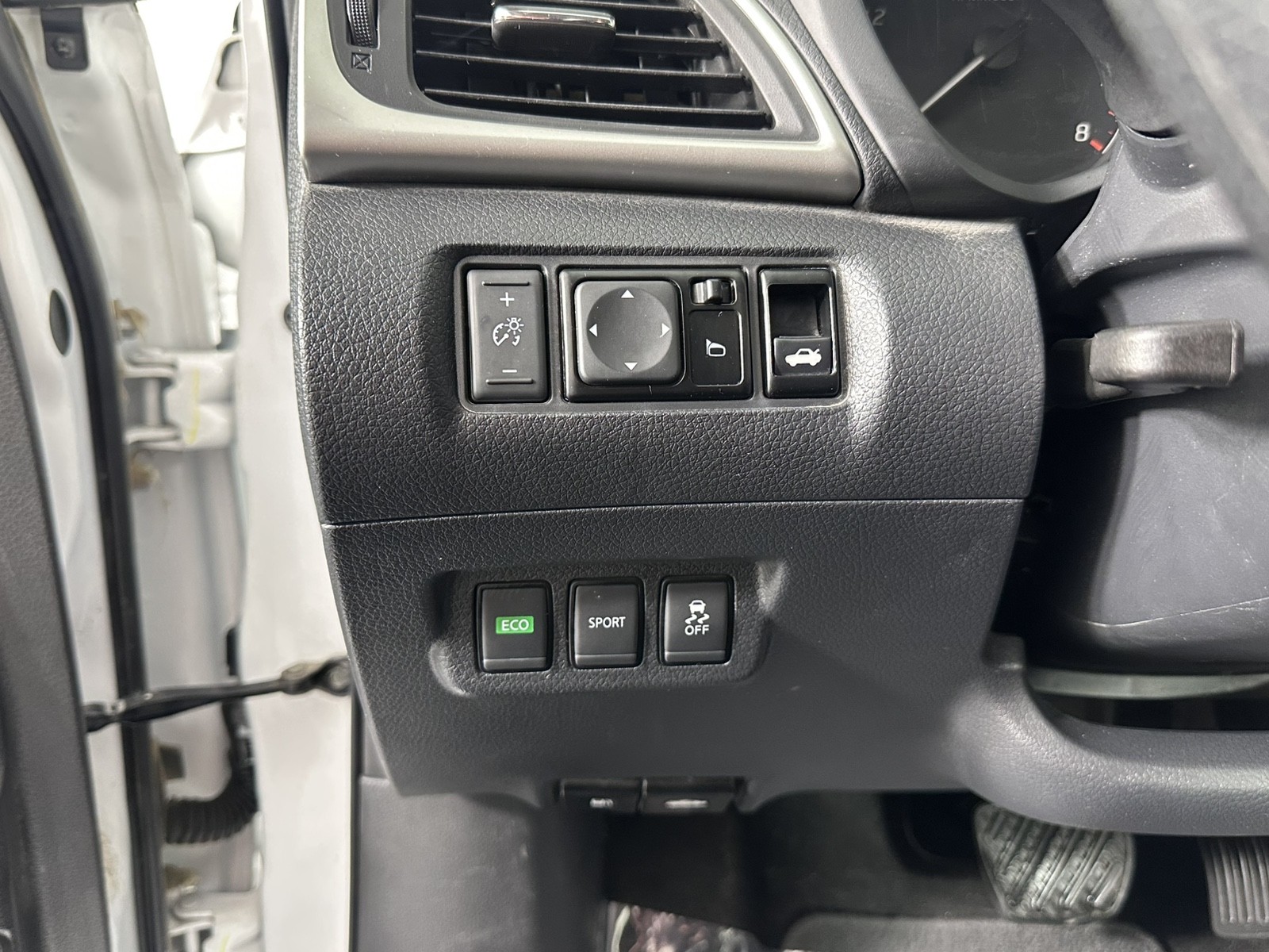 Vehicle image 24 of 26
