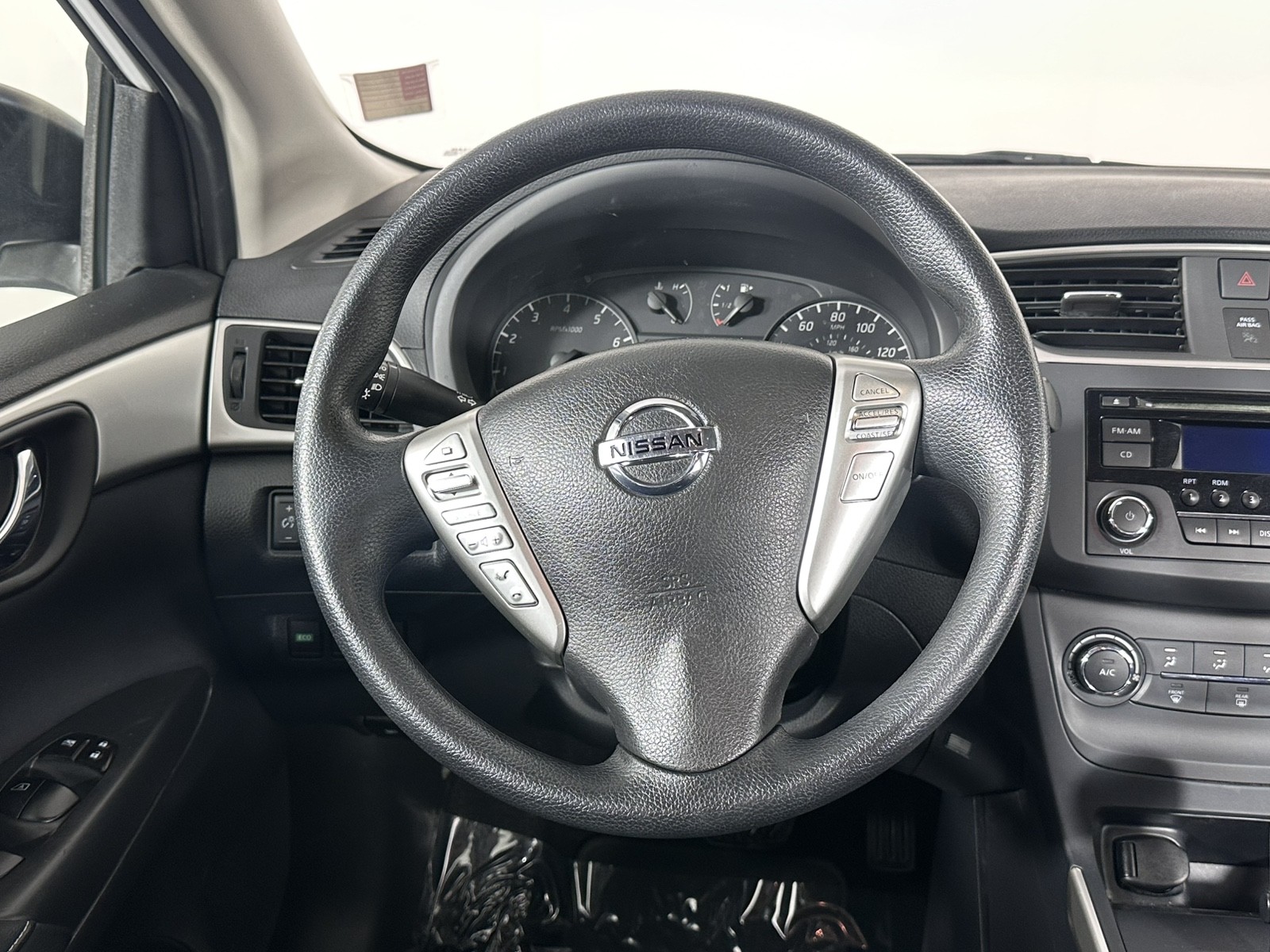 Vehicle image 23 of 26