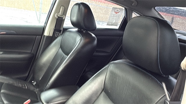 2017 Nissan Sentra SR Turbo Image 10 of 31