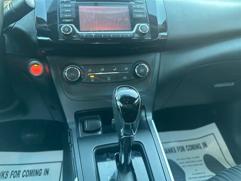 Vehicle image 12 of 16