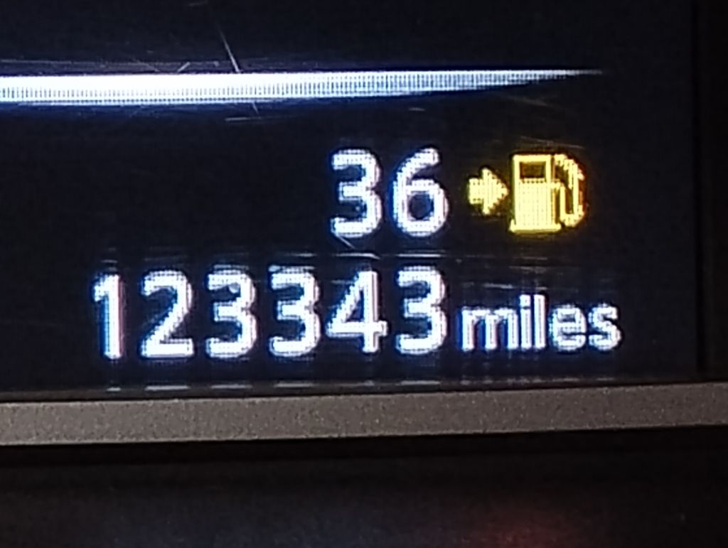 Vehicle image 33 of 41