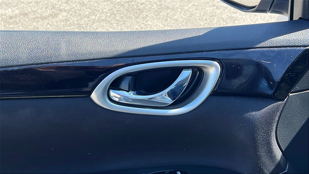 Vehicle image 11 of 46