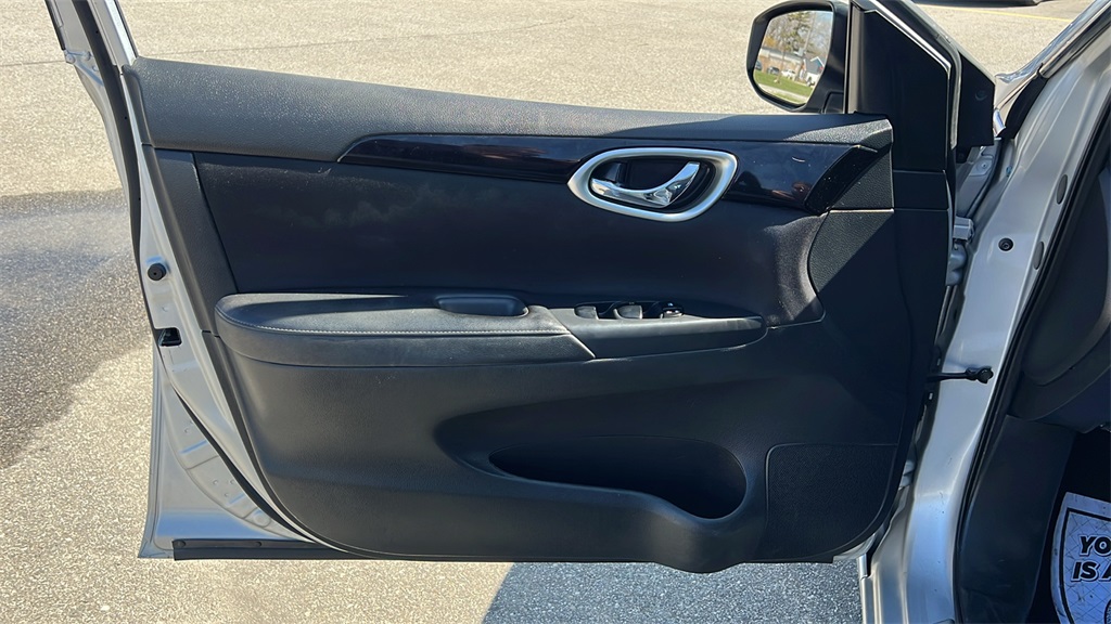 Vehicle image 10 of 46